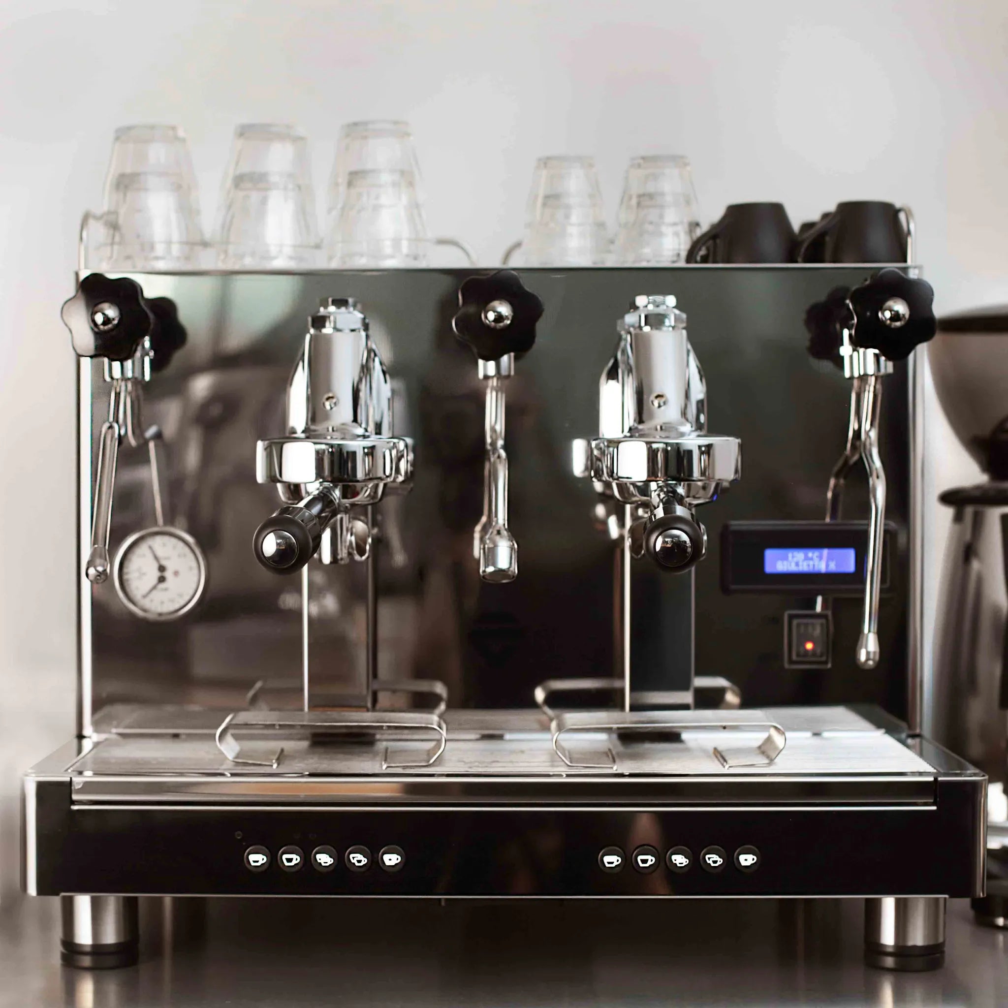 Commercial manual coffee machines
